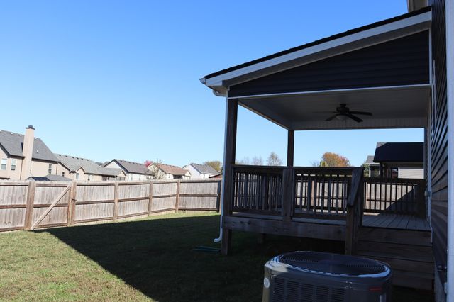 1093 Charles Thomas Dr, Clarksville, TN 37042