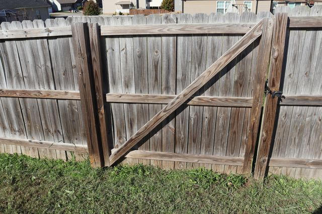 1093 Charles Thomas Dr, Clarksville, TN 37042