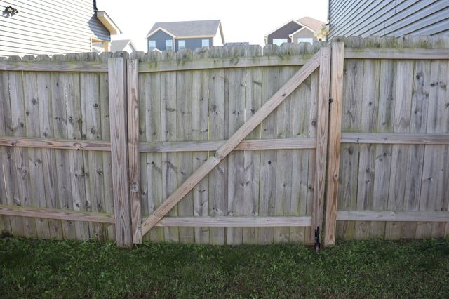 1093 Charles Thomas Dr, Clarksville, TN 37042