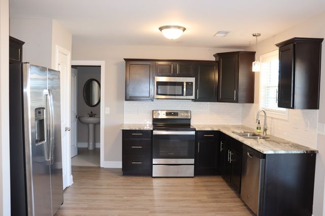 1093 Charles Thomas Dr, Clarksville, TN 37042