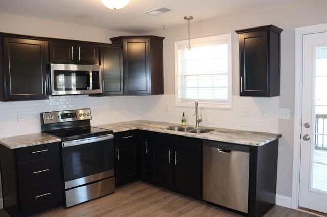 1093 Charles Thomas Dr, Clarksville, TN 37042