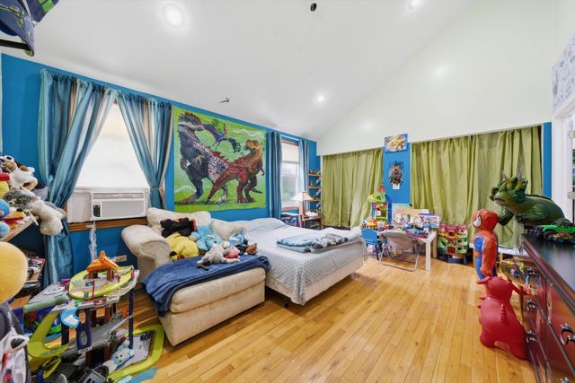 2102 N Moody Avenue, Chicago, IL 60639
