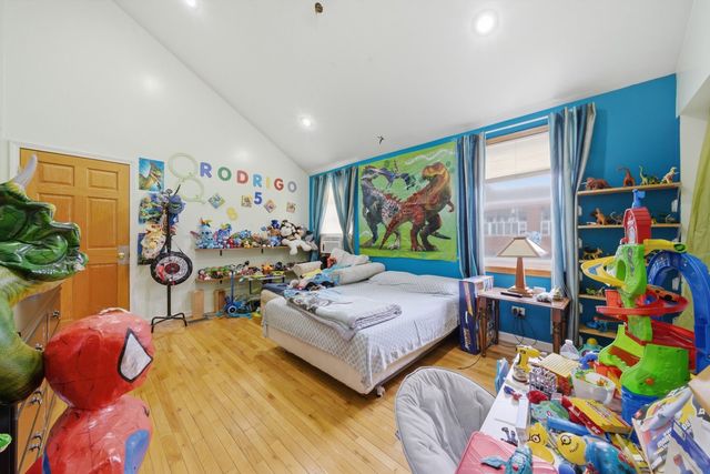 2102 N Moody Avenue, Chicago, IL 60639