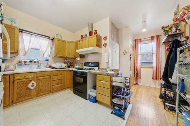 2102 N Moody Avenue, Chicago, IL 60639
