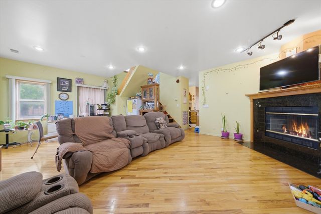 2102 N Moody Avenue, Chicago, IL 60639