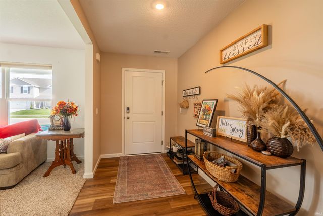 11174 Traders Trace Way, Fort Wayne, IN 46835