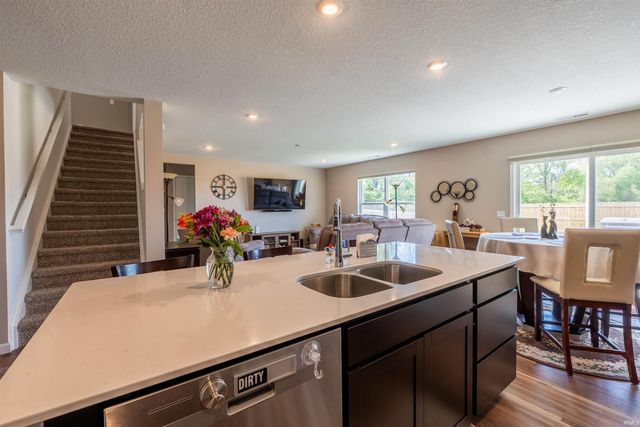 11174 Traders Trace Way, Fort Wayne, IN 46835