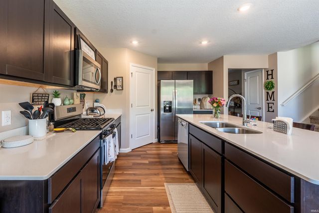11174 Traders Trace Way, Fort Wayne, IN 46835
