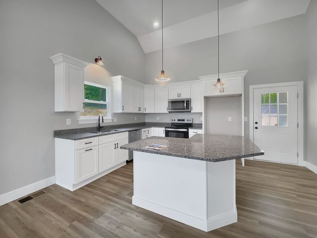 15 Sunset Ct, Hartsville, TN 37074