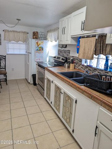 231 5TH Way, Interlachen, FL 32148