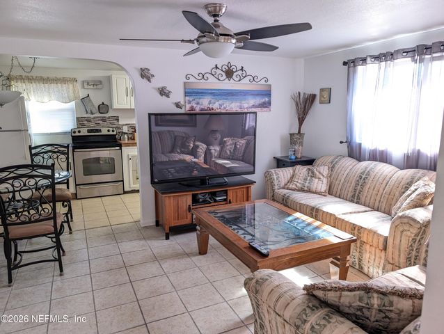 231 5TH Way, Interlachen, FL 32148