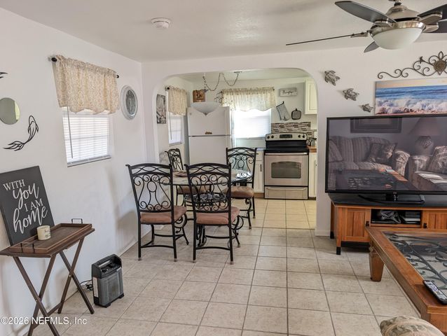 231 5TH Way, Interlachen, FL 32148