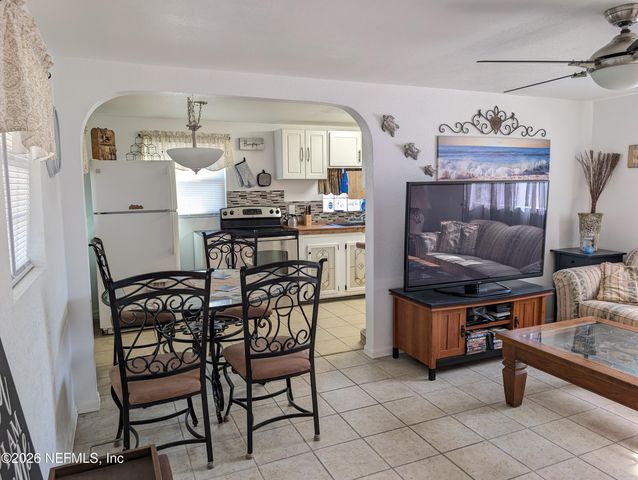 231 5TH Way, Interlachen, FL 32148