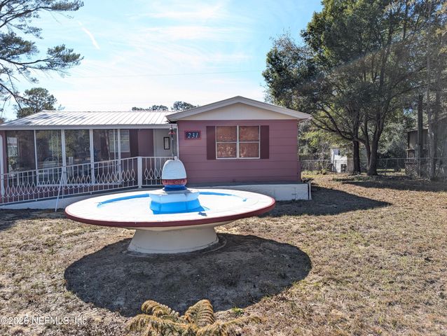 231 5TH Way, Interlachen, FL 32148