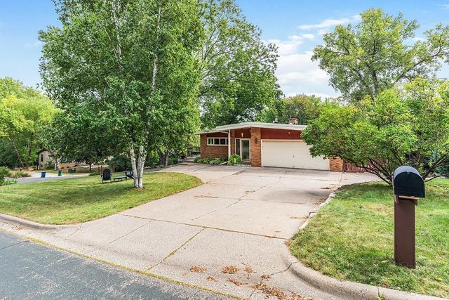 2212 Mary Hills Drive, Golden Valley, MN 55422