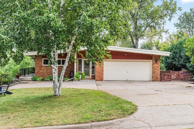 2212 Mary Hills Drive, Golden Valley, MN 55422