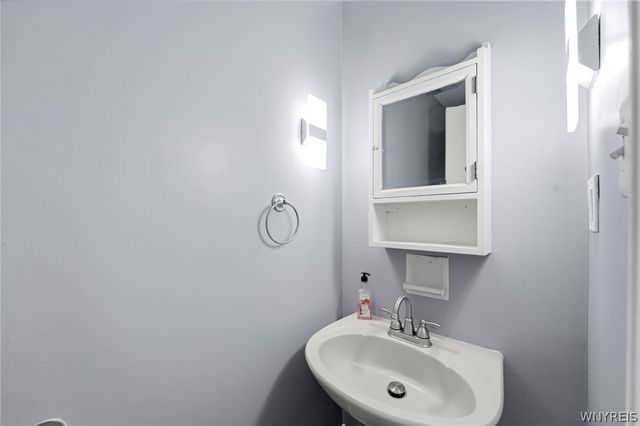 180 Royal Parkway West, Amherst, NY 14221