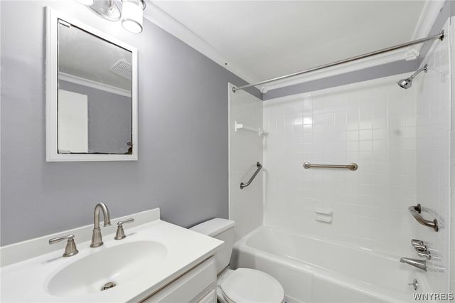 180 Royal Parkway West, Amherst, NY 14221