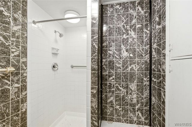 180 Royal Parkway West, Amherst, NY 14221