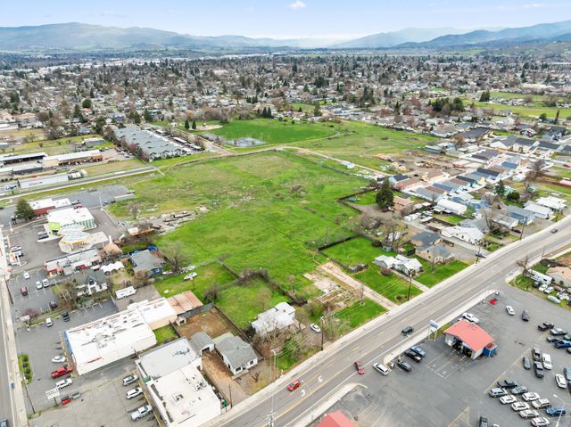 59 Lozier Lane, Medford, OR 97501