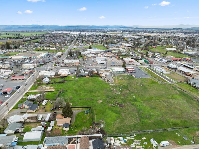 59 Lozier Lane, Medford, OR 97501