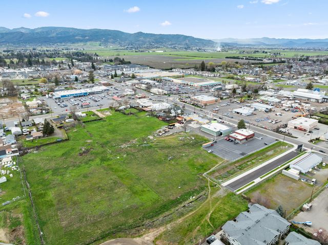 59 Lozier Lane, Medford, OR 97501