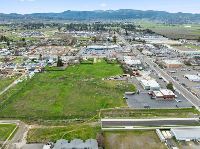 59 Lozier Lane, Medford, OR 97501