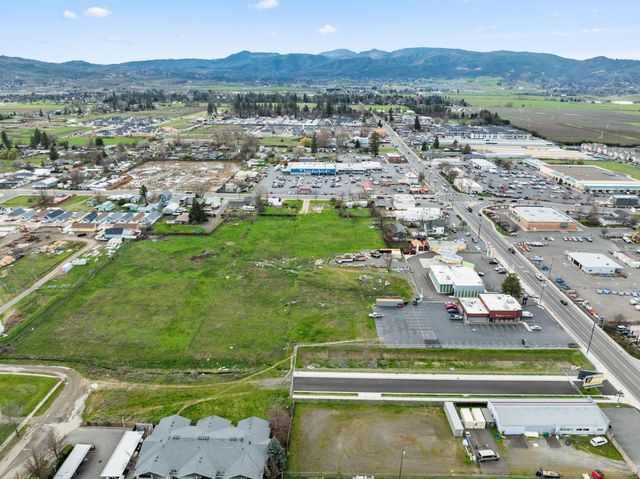 59 Lozier Lane, Medford, OR 97501