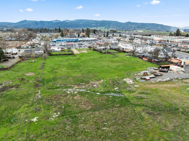 59 Lozier Lane, Medford, OR 97501