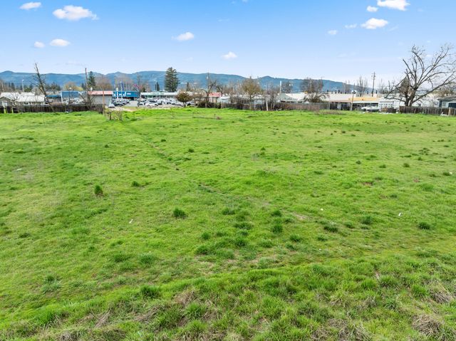 59 Lozier Lane, Medford, OR 97501