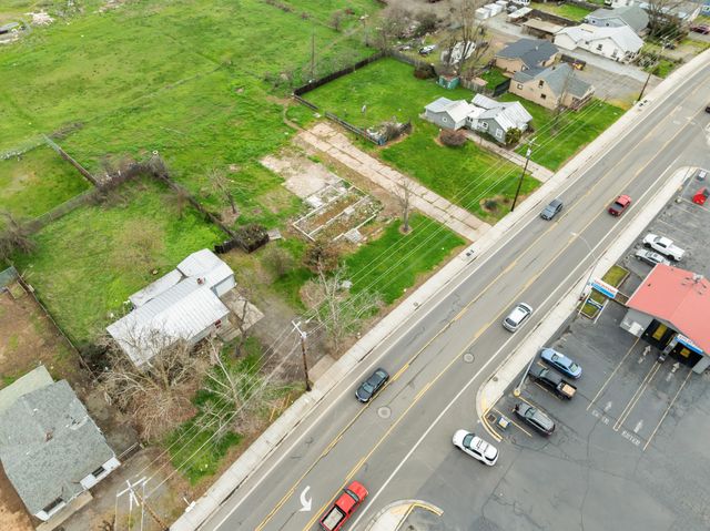 59 Lozier Lane, Medford, OR 97501