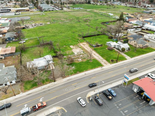 59 Lozier Lane, Medford, OR 97501