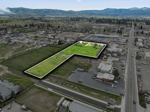 59 Lozier Lane, Medford, OR 97501