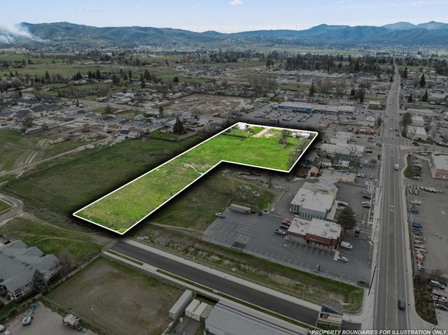 59 Lozier Lane, Medford, OR 97501