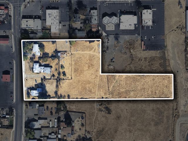 59 Lozier Lane, Medford, OR 97501