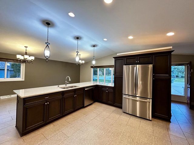 7850 Scenic View DRIVE, Waterford, WI 53185