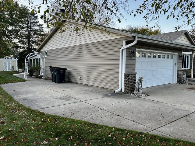 7850 Scenic View DRIVE, Waterford, WI 53185