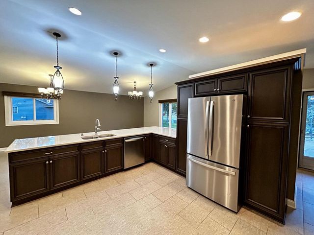 7850 Scenic View DRIVE, Waterford, WI 53185