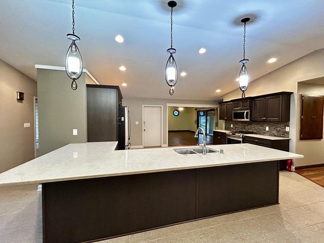 7850 Scenic View DRIVE, Waterford, WI 53185