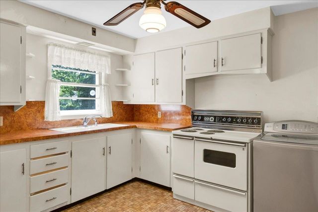 27 Brierwood Lane, Burlington, VT 05408