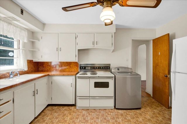 27 Brierwood Lane, Burlington, VT 05408
