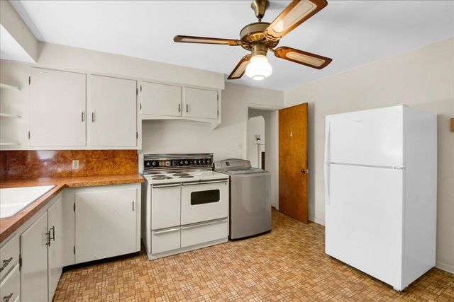 27 Brierwood Lane, Burlington, VT 05408