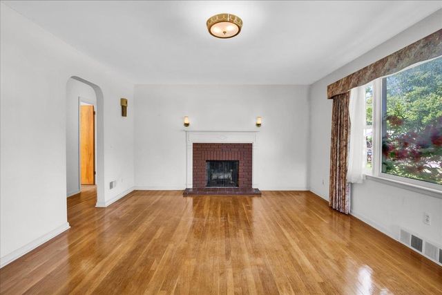27 Brierwood Lane, Burlington, VT 05408