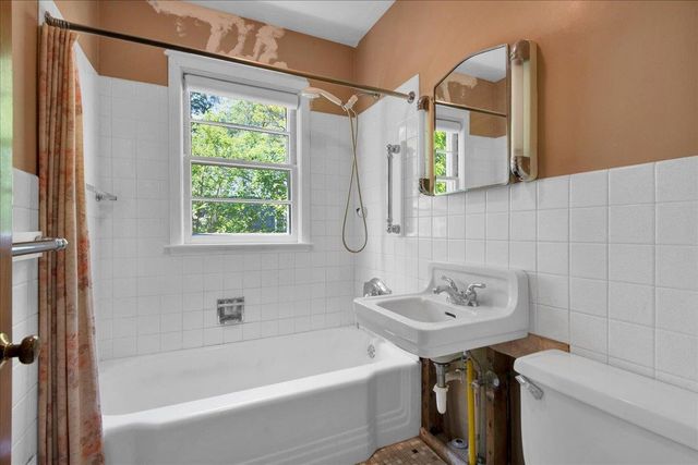 27 Brierwood Lane, Burlington, VT 05408