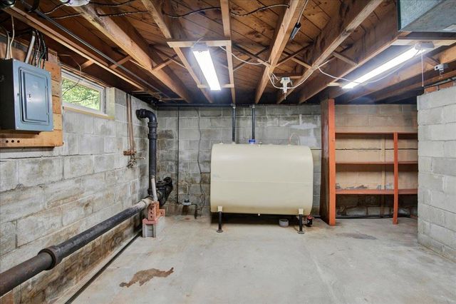 27 Brierwood Lane, Burlington, VT 05408