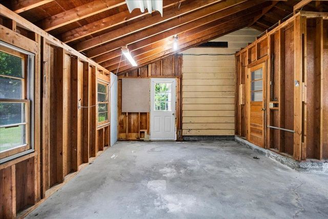 27 Brierwood Lane, Burlington, VT 05408