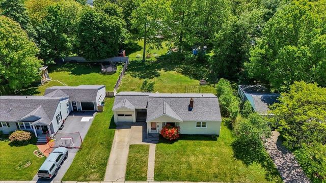 27 Brierwood Lane, Burlington, VT 05408