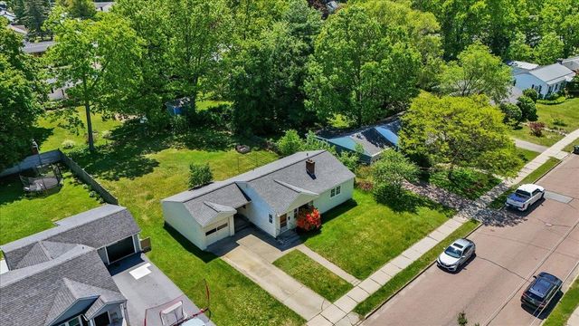 27 Brierwood Lane, Burlington, VT 05408