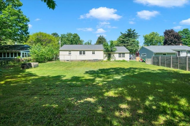 27 Brierwood Lane, Burlington, VT 05408