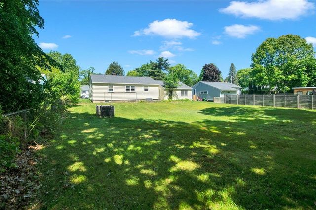 27 Brierwood Lane, Burlington, VT 05408